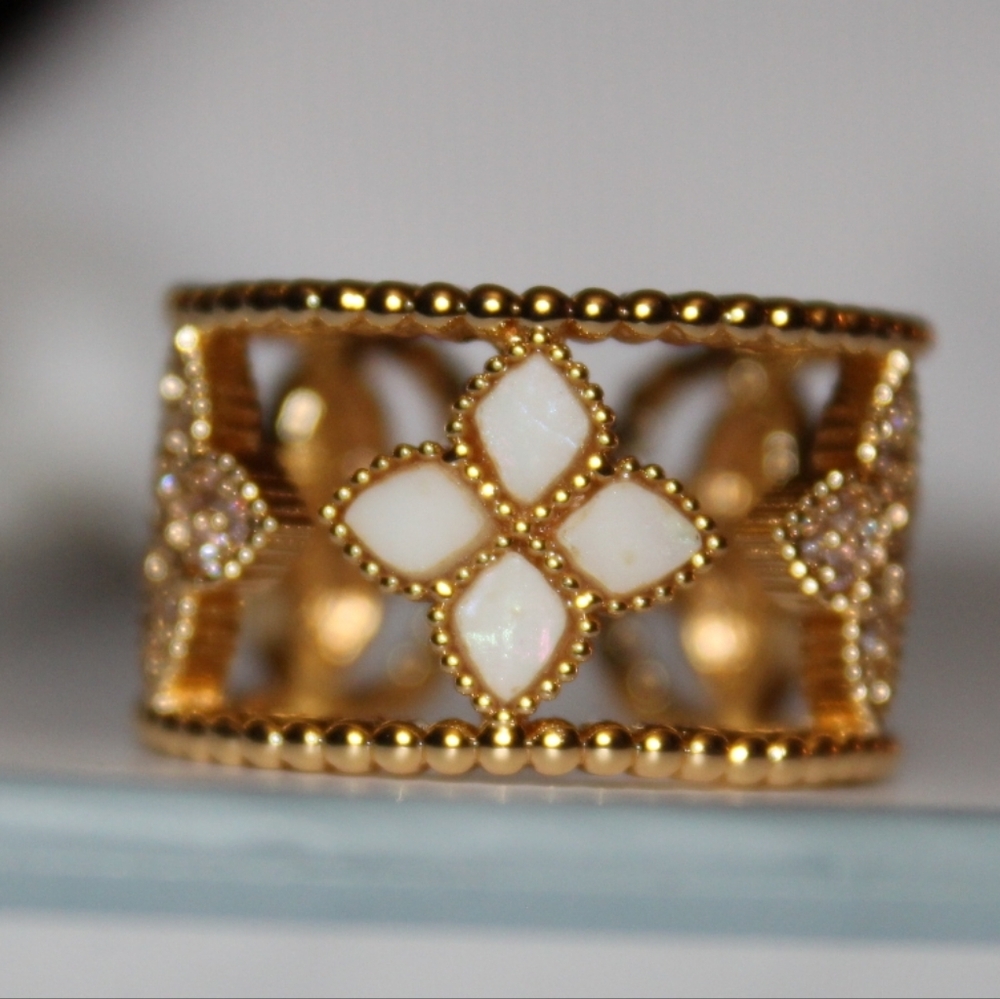 Petal Aura Adjustable Ring – Gold Frost Petal